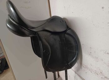 Santa Cruz Octavia 16” dressage saddle, Santa Cruz Octavia, Susanne, Dressursattel, Redsted