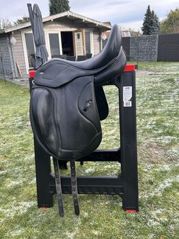 Sattel Ikonic light Dressursattel 17,5 schwarz sehr guter Zustand Ikonic Ikonic light