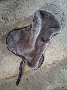 Sattel-Sitzwärmer / Lammfell-Optik (Teddyfleece) - Neu & Unbenutzt, Michelle wilms , Sattelzubehör, Utzenaich 