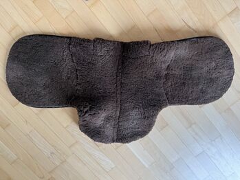 Satteldecke mit echtem Lammfell Reitsport Engel