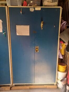 Sattelschrank