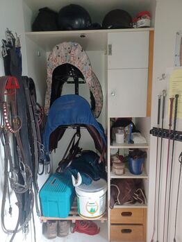 Sattelschrank