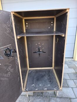 Sattelschrank