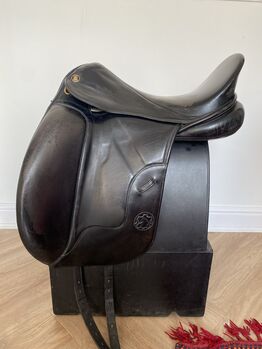 Sattlerei Hennig black dressage saddle 17.5 medium, Sattlerei Hennig, Kim, Siodła ujeżdżeniowe, Chelmsford
