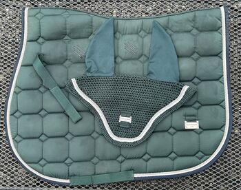 Schabracke VS mit Ohrengarn F von Felix Bühler, Schabracke und Fliegenhaube Essential von Felix Bühler, Naemi, Dressage Pads, Widnau