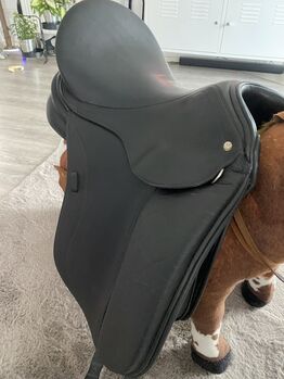 Schleese Pirat 17 Sattel, Schleese  Dressursattel Pirat 17, Angelika, Dressage Saddle, Blaustein 