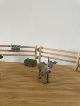 Schleich Paddock, Auslauf Schleich 