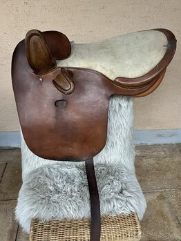 Schmuckstück: Eleganter Damensattel aus Lissabon, Nicola Danner, Barocksattel, Wielenbach