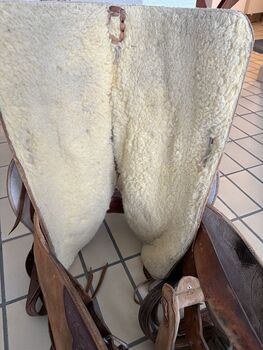 Schöner Wildledersattel