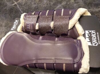 Suche Eskadron Heritage FauxFur Gamaschen, Eskadron  Eskadron Heritage FauxFur, Mia, Tendon Boots, Buch b. Märwil