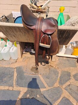 Second hand saddle, Sagorin Thoroughbred, Tanya Shapiro, All Purpose Saddle, Sandringham Johannesburg