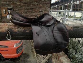 Selleria Equipe Expression Springsattel 17,5“ braun, Selleria Equipe Expression, KDU, Springsattel, Bergheim