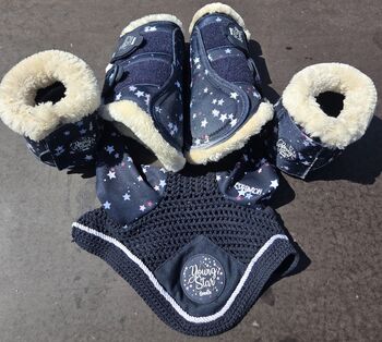 Set Gamaschen, Glocken und Fliegenmütze Eskadron Young Star 