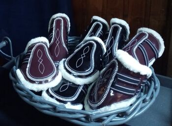 Gamaschen Set in Lack und Strasssteinchen mit Lammfell High Quality Products  Gamsschen mit Lammfell 