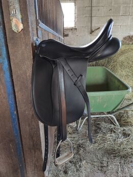 Kurzer Dressursattel 16,5 zoll, Euroriding Diamant, Alina St, Dressage Saddle