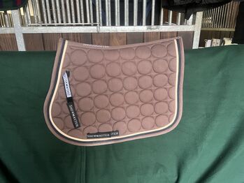 SHOWMASTER VS Schabracke, WB, braun mit schwarz-goldener Bordüre, SHOWMASTER, Gaby Lais, Schabracken, Malsburg-Marzell