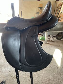 Signum Sattel Modell *Kenzie Dysli*, Signum Kenzie Dysli, Michele-Monique Leopold, Dressage Saddle, Hennigsdorf