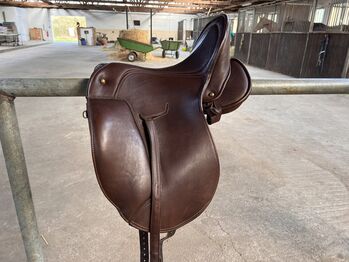 Signum Vario Classic Dressursattel 17 ", Sitzgröße 38, 2er Baum, Signum  Omega Vario Classic , Lena, Dressage Saddle, Kloster Lehnin