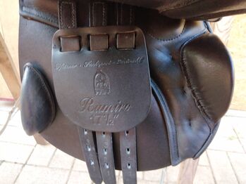 Springsattel Ramiro 17,5 Zoll Kammerweite 2  (31-32) Pfiff Reitsport Springsattel Ramiro