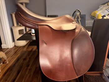Bordeaux Saddle 17.5” Bordeaux 0121 0007