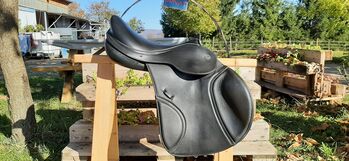 Springsattel Butterfly Claudia 17S F - neuwertig, Dt. Saddlery Butterfly Claudia Spring 17 S F, Maresa, Siodła skokowe, Pfullingen