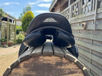 Equiline Springsattel 18Zoll in schwarz Equiline 