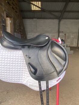 Fairfax Deluxe Monoflap Jumping Saddle Fairfax Deluxe Monoflap Big Block Jumping Saddle