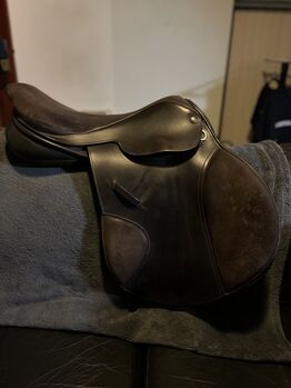 Jumping saddle Woodseaves Saddlery (Martin Gulliver)