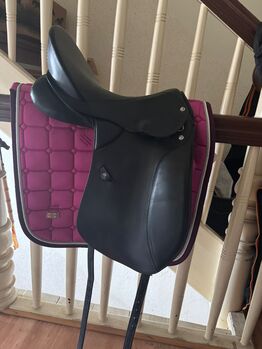 Dressursattel 17 Zoll, dt saddlery Germany , Katja, Siodła ujeżdżeniowe, Gera