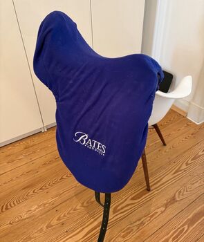 Bares Dressursattel schwarz Bates