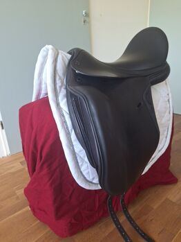 Equiline dressuurzadel 18" Medium, Equiline Talent, Hélène Kraan, Siodła ujeżdżeniowe, Apeldoorn