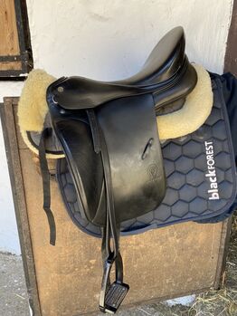 Dressursattel Schuhmacher Solution, Schuhmacher Solution, Leonie Pfneiszl, Siodła ujeżdżeniowe, Unter-Danegg