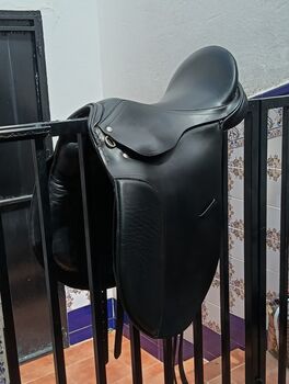 Dressage saddle