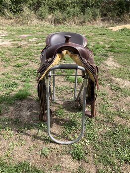 Freemax treeless western saddle Freemax Buffalo Round 16”