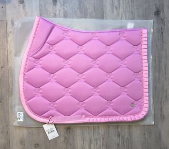 SUCHE Cob VS Größe PS of Sweden Schabracke Ruffle Pearl Bright Magenta, PS of Sweden Ruffle Pearl Bright Magenta , Ute, Dressage Pads, Zahna-Elster
