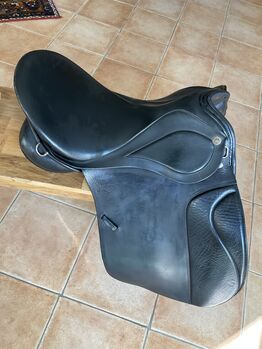 Sommer Diplomat 17,5 mit neuer Polsterung, Sommer Diplomat, Ines Miller (IM Sattel), Dressage Saddle, Graben