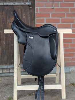 Sommer Dressage Saddle 17.5", Gullet Width 32 – Like New, Sommer Athen, Katarzyna Riemel, Dressage Saddle, Dessau-Roßlau