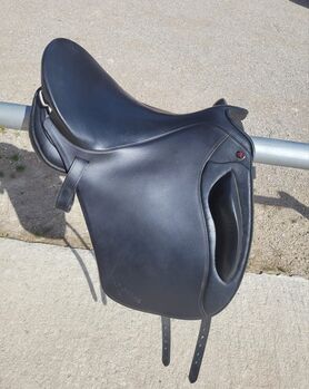 Sommer Remos X Cross Dressage, 17,5", KW 32,5, Sommer Remos X Cross Dressage, Erika Klien, Endurance Saddle, Innsbruck