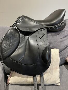 Spalding Event saddle Medium 17.5” Black, Spalding international  Event Monoflap , Laura Lindsay, Siodła skokowe, Morpeth