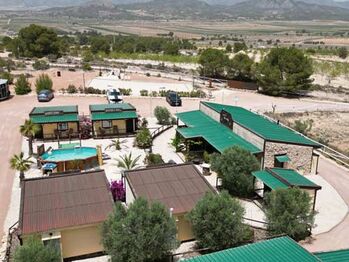 Spanien, Alicante, Monóvar - Sie träumen von einer gut eingeführten Pferde-Gäste-Ranch?