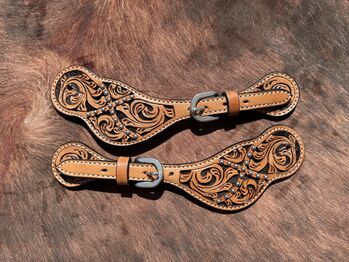 Sporenriemen mit Verzierungen, Barbara Morgenroth , Spurs & Spur Straps, Scheßlitz