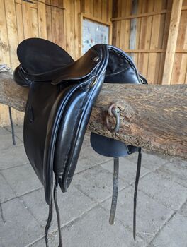 Dressursattel Spring Tree 17 Zoll