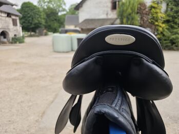 Springsattel Prestige 18" / 32er Kammer aus 2025 neu Prestige Roma Jump