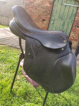 Springsattel 17,5 Zoll, Neizer & Strada, A.  Hecht, Jumping Saddle, Malitschkendorf