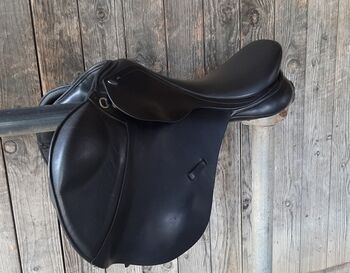 Springsattel breite Kammer Busse Solibel 17,5, Busse Solibel , Maresa, Jumping Saddle, Pfullingen