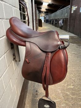 Springsattel CWD 17 Zoll neuwertiger Zustand, CWD SE03, Sonja, Jumping Saddle, Zülpich