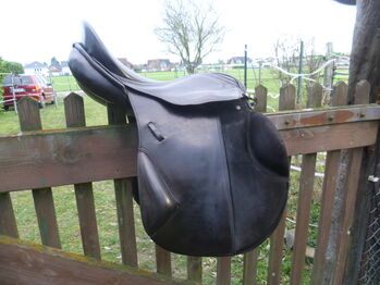 Springsattel Norbert Koof schwarz 17 / 32 neu gepolstert, Kieffer Norbert Koof, CPR Ranch, Jumping Saddle, Dormagen