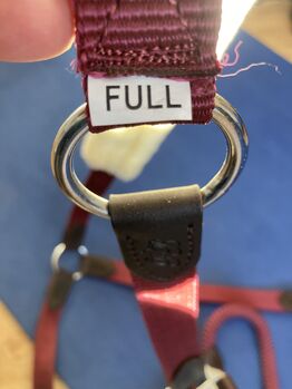 Stallhalfter mit Fell und Strick - neu-