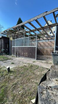 Pferdestall pferdeboxen offenstall weidehütte