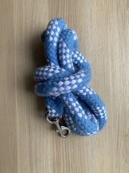 Strick mit Karabiner in Blau/Weis, No-Name Marke